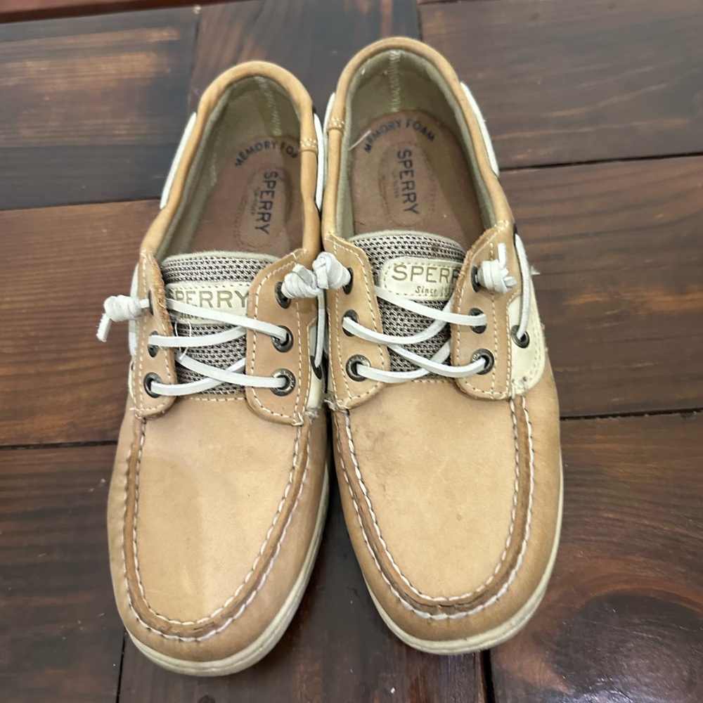 Size 7.5 women’s sperry beige
